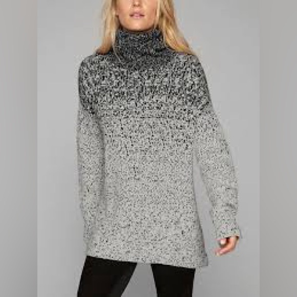 ⭐️ Athleta Marled Black Cream Cashmere Wool Blend Turtleneck Sweater SMALL - Picture 4 of 11